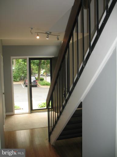 2201 Wheelwright Court Reston, VA 20191 - Photo 3 of 17 Interior (General)