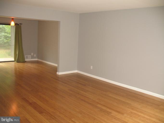 2201 Wheelwright Court Reston, VA 20191 - Photo 4 of 17 Living Room