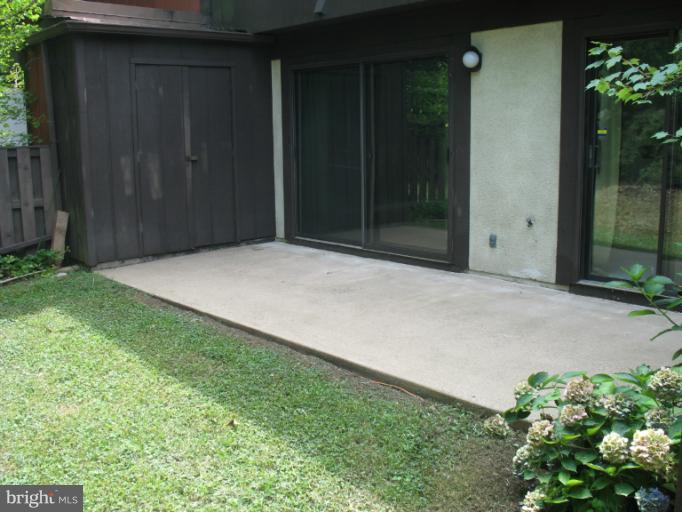 2201 Wheelwright Court Reston, VA 20191 - Photo 6 of 17 Exterior (Rear)