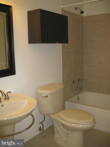 2201 Wheelwright Court Reston, VA 20191 - Photo 8 of 17 Bath (Master)