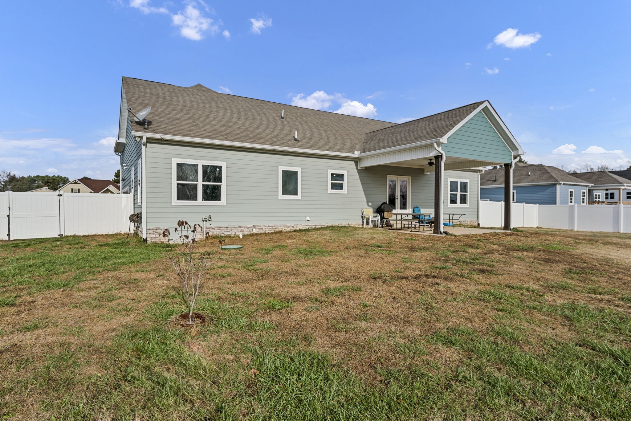 2086 Beverly Court Springfield, TN 37172 - Photo 32 of 39 a house view with a outdoor space