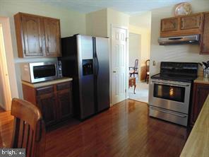 1942 East Beech Road Sterling, VA 20164 - Photo 10 of 25 Stainless steel appliances