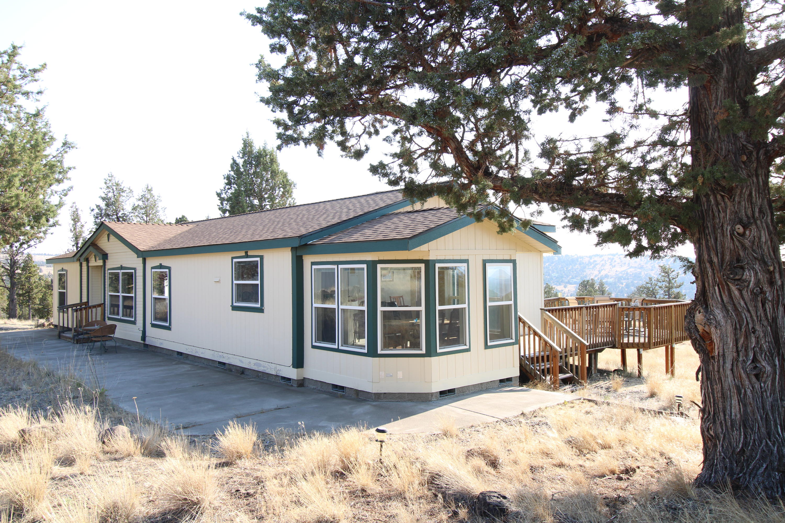 7571 Southeast Walther Loop Prineville, OR 97754 - Photo 1 of 38 Exterior