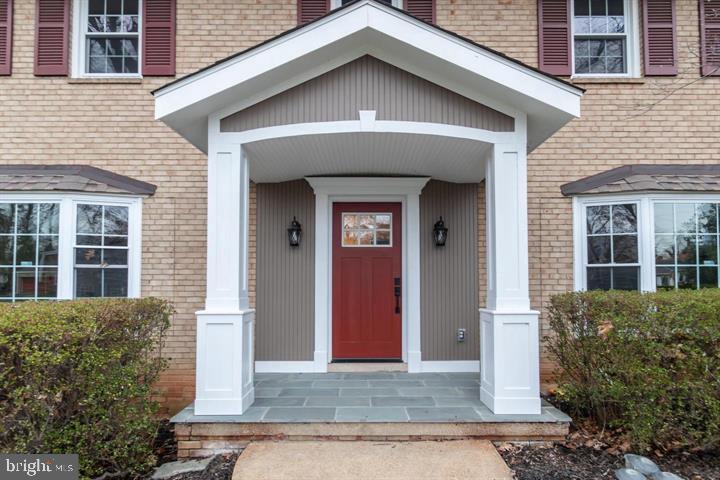 7816 Falstaff Road McLean, VA 22102 - Photo 2 of 40