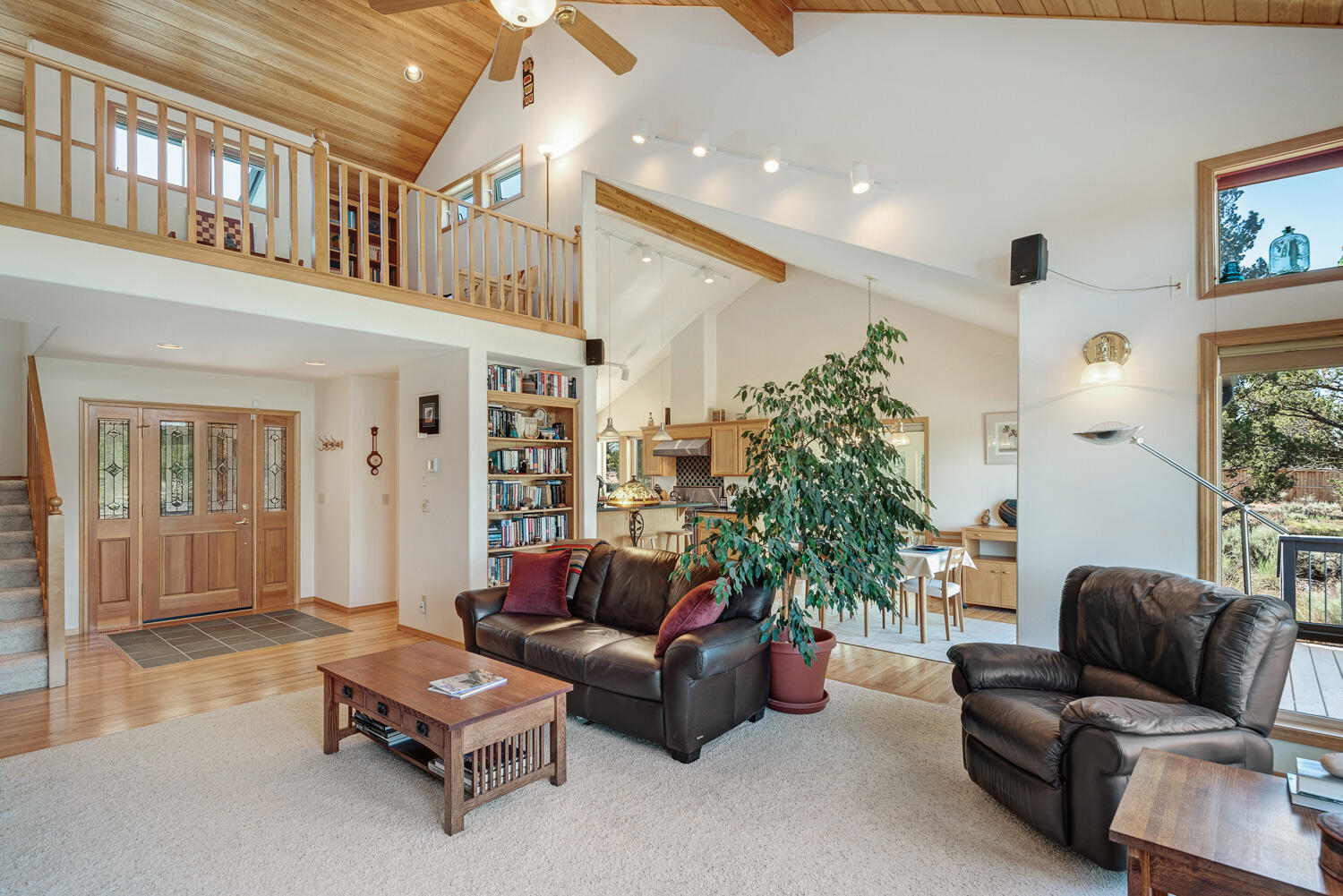 65230 Smokey Ridge Road Bend, OR 97703 - Photo 19 of 53 Living room & loft