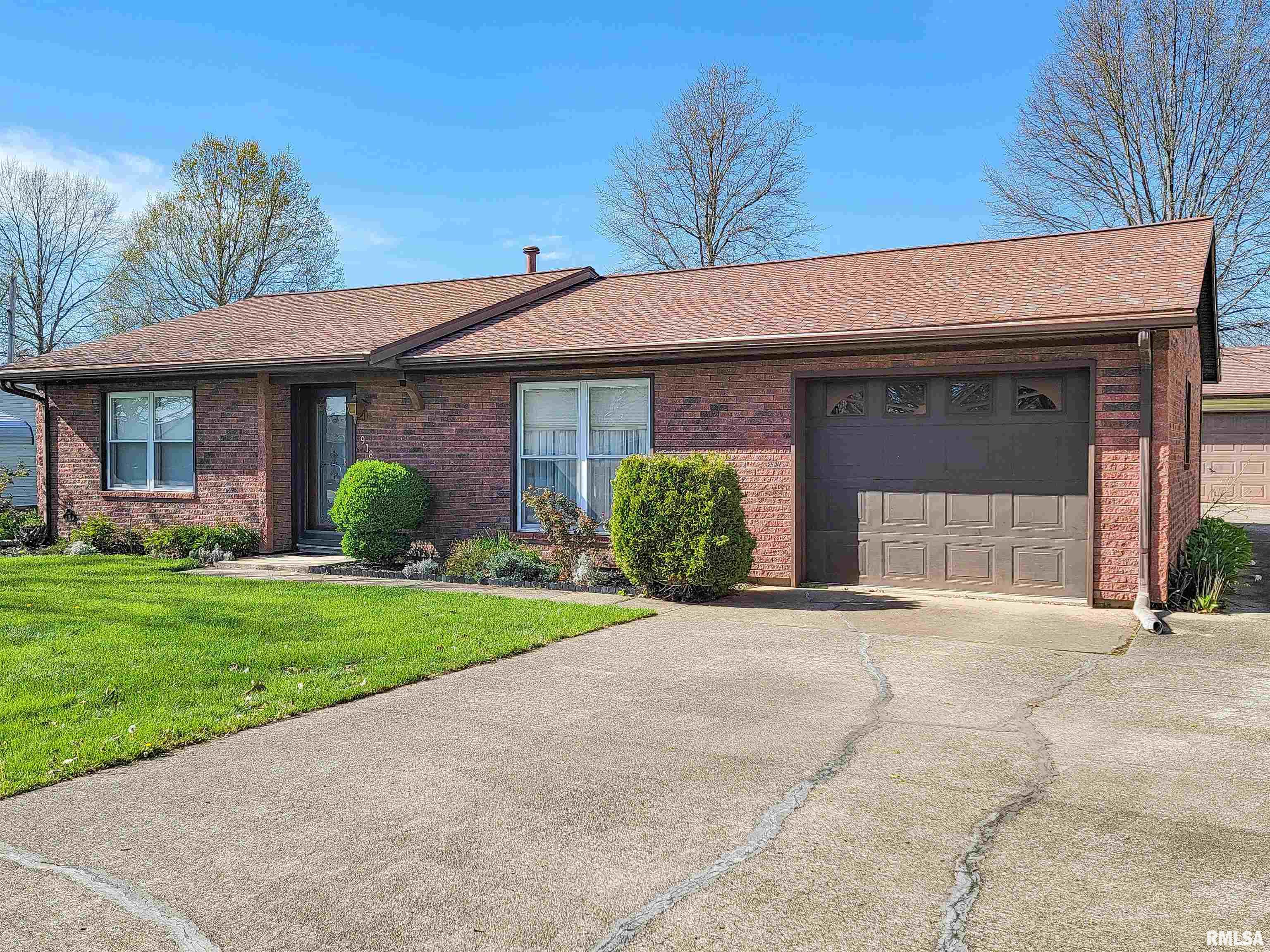 918 West 5th Street Flora, IL 62839 - Photo 1 of 74