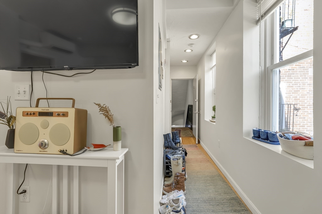 35 North Margin Street, Unit 4 Boston, MA 02113 - Photo 4 of 20