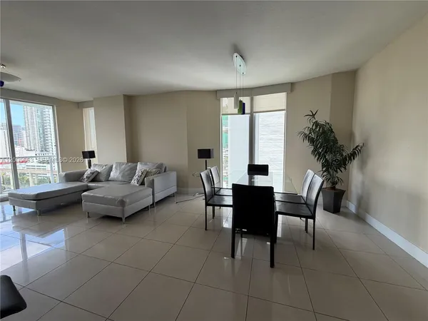 $5,100 | 185 Southwest 7th Street, Unit 1511, Miami, FL 33130