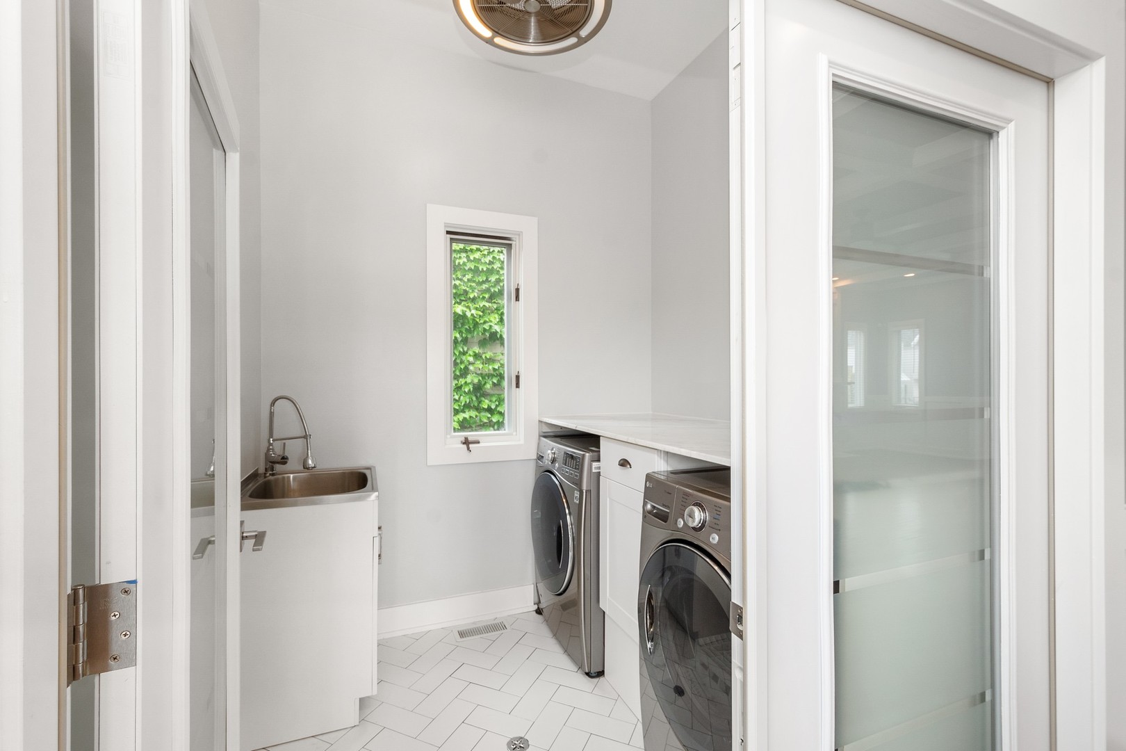3700 North Kenneth Avenue Chicago, IL 60641 - Photo 20 of 29 a room with a washer and dryer