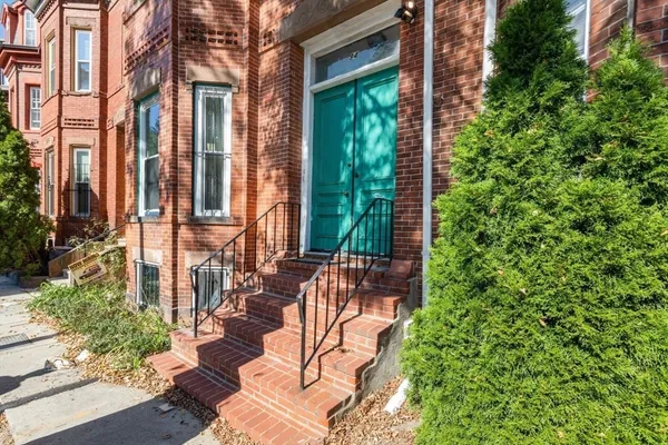 $3,600 | 94 Mt Pleasant Avenue, Unit 2, Boston, MA 02119