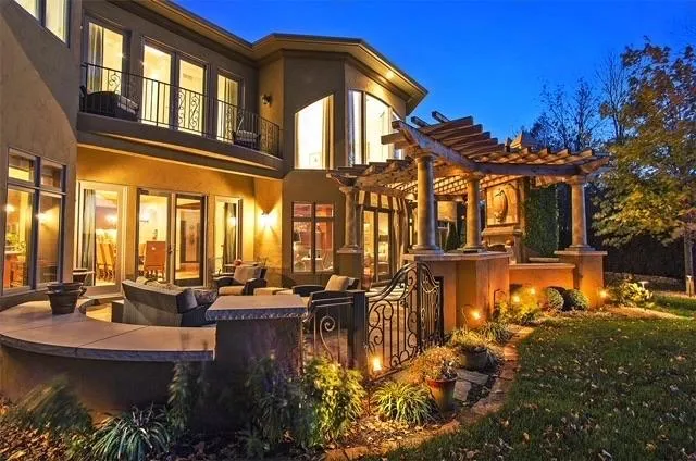 $5,400,000 | 230 Birch Bluff Road, Excelsior, MN 55331