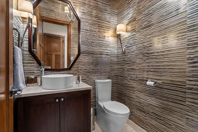 $5,400,000 | 230 Birch Bluff Road, Excelsior, MN 55331