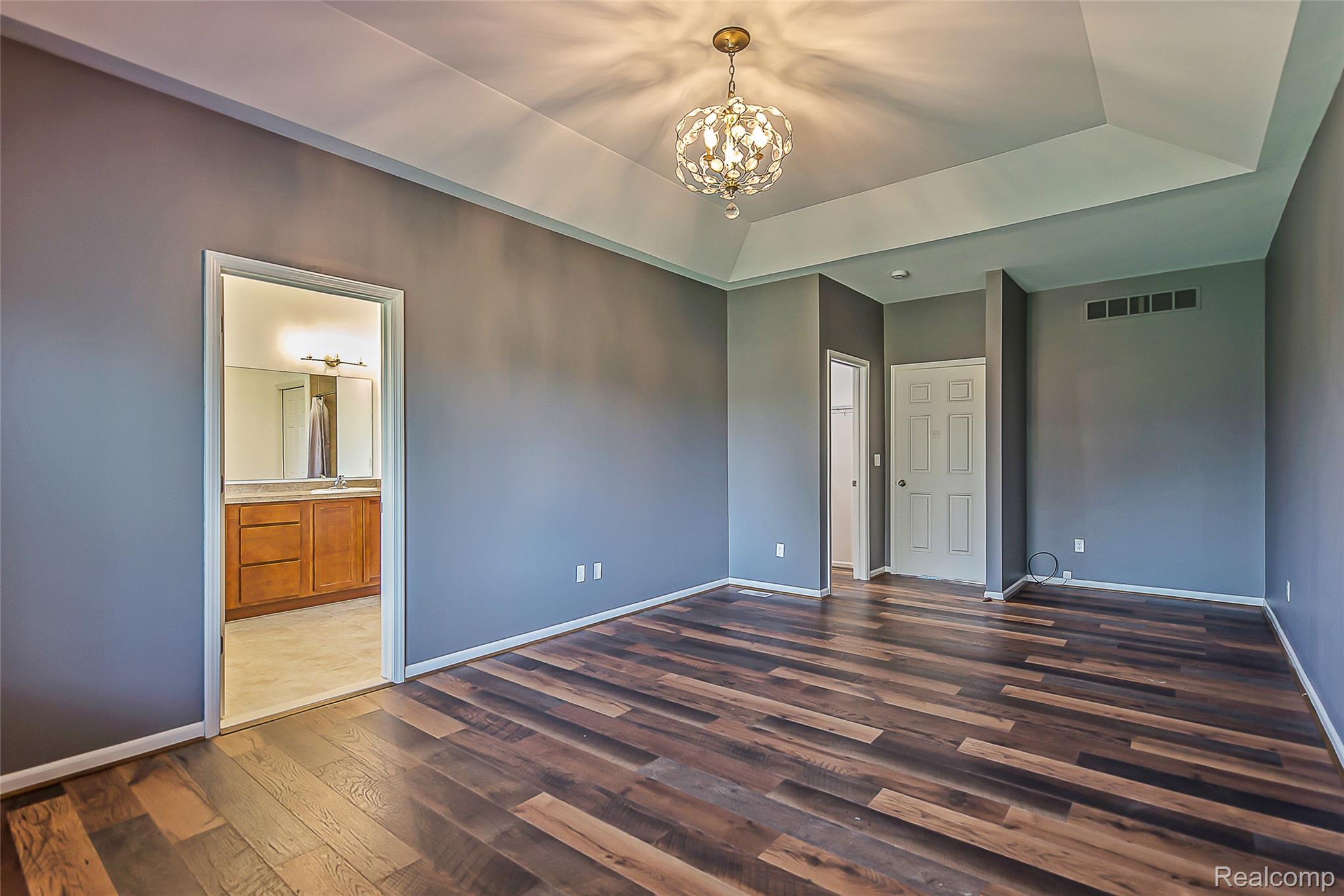 20605 Golf Ridge Circle Livonia, MI 48152 - Photo 19 of 42 Primary Bedroom (pic #2)