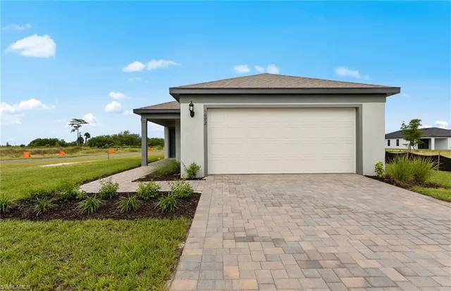 $341,020 | 1002 Caloosa Breeze Drive, LaBelle, FL 33935