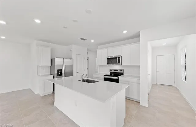 $341,020 | 1002 Caloosa Breeze Drive, LaBelle, FL 33935