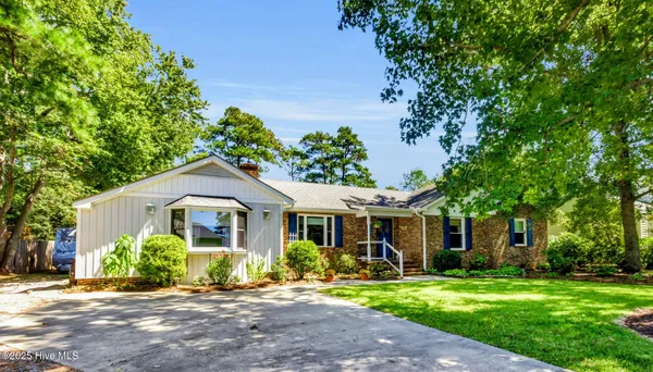 $500,000 | 240 Rudolph Drive, Beaufort, NC 28516