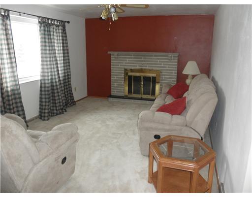 127 West McQuistion Road Butler, PA 16001 - Photo 4 of 13 Living Room.