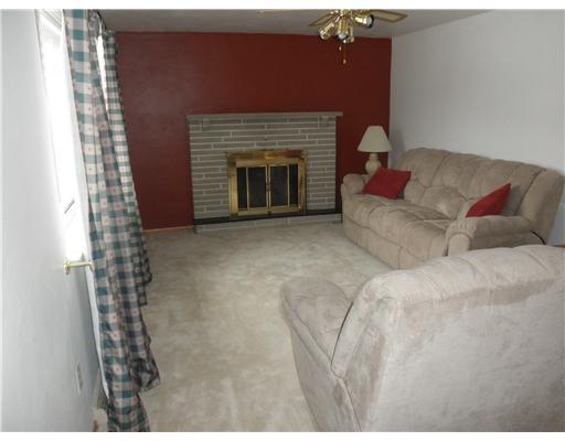 127 West McQuistion Road Butler, PA 16001 - Photo 5 of 13 Living Room.