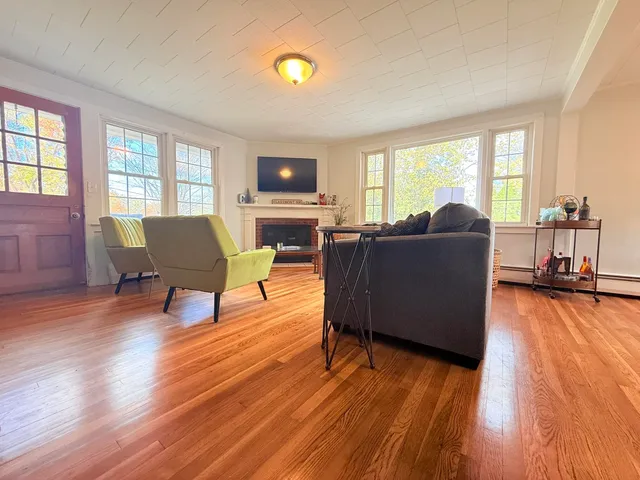 $299,900 | 10 Acer Heights Road, Claremont, NH 03743