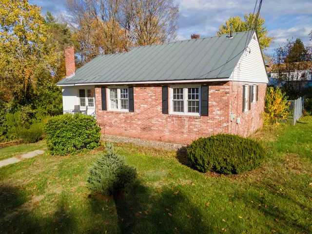 $299,900 | 10 Acer Heights Road, Claremont, NH 03743