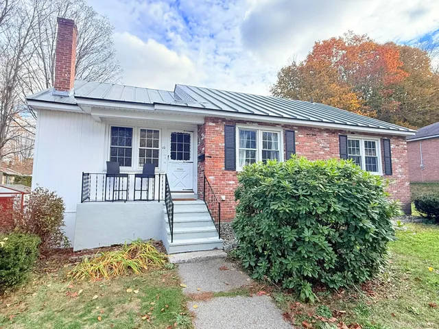 $299,900 | 10 Acer Heights Road, Claremont, NH 03743