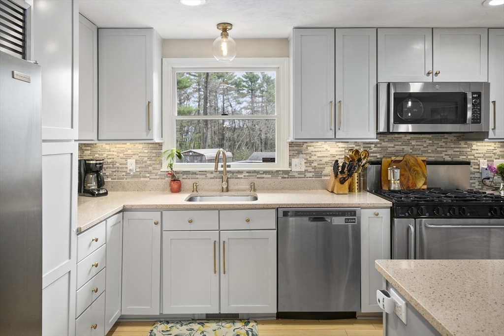 464 Bay Road Easton, MA 02375 - Photo 5 of 42 Gallery Image 5