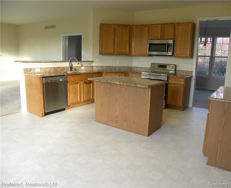 396 Springfield Drive Canton, MI 48188 - Photo 9 of 28 Kitchen