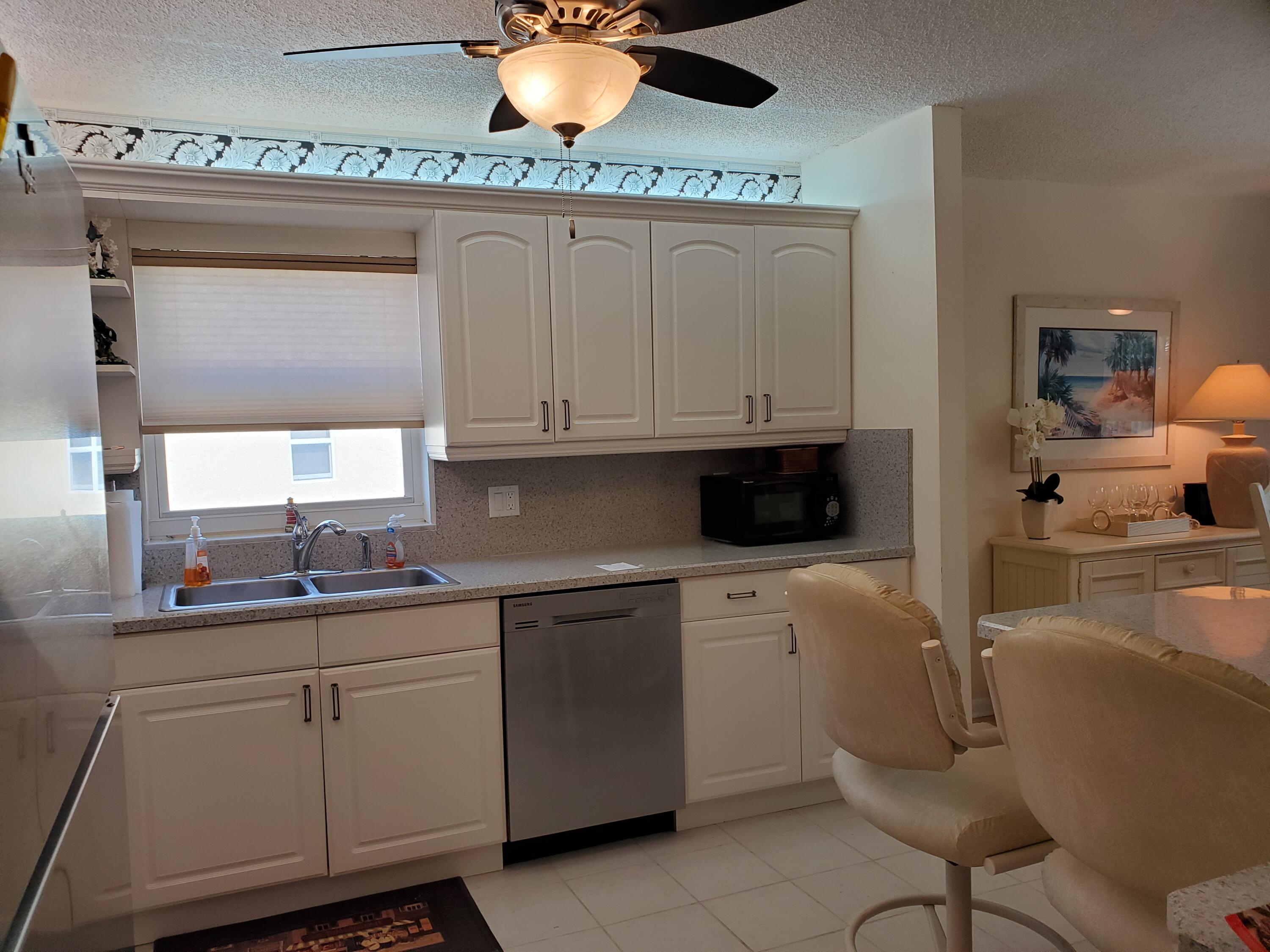 717 Highway 1, Unit 707 Jupiter, FL 33477 - Photo 6 of 30 Kitchen