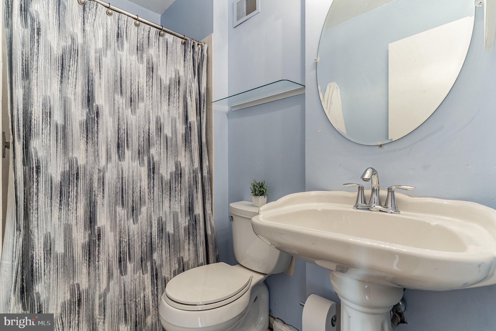 11507 Buttonwood Court Reston, VA 20191 - Photo 20 of 32 Second full bath with shower