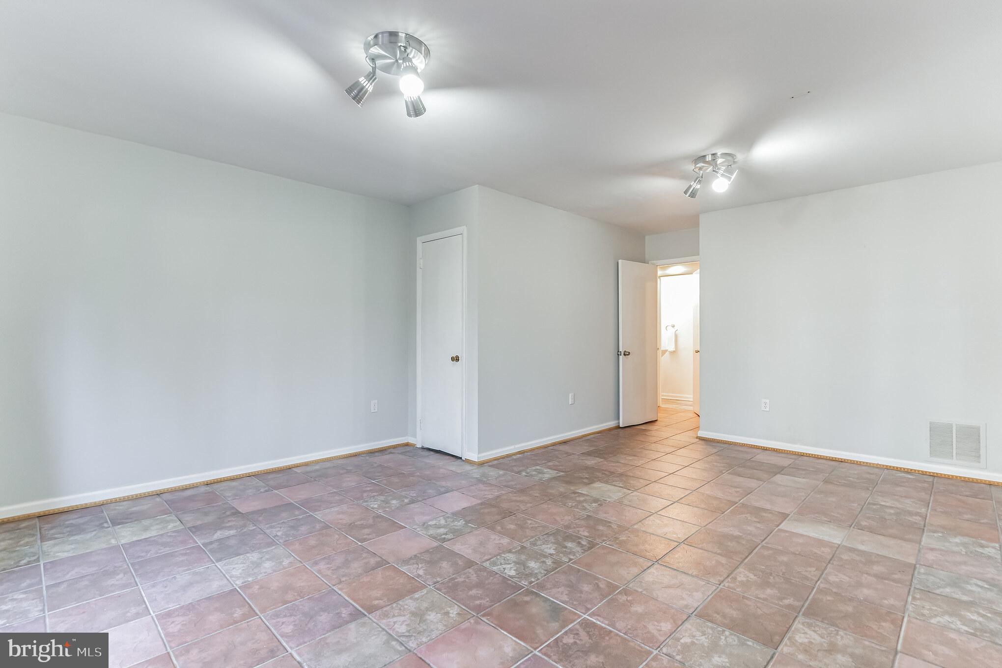 11507 Buttonwood Court Reston, VA 20191 - Photo 21 of 32 Large recreactional room