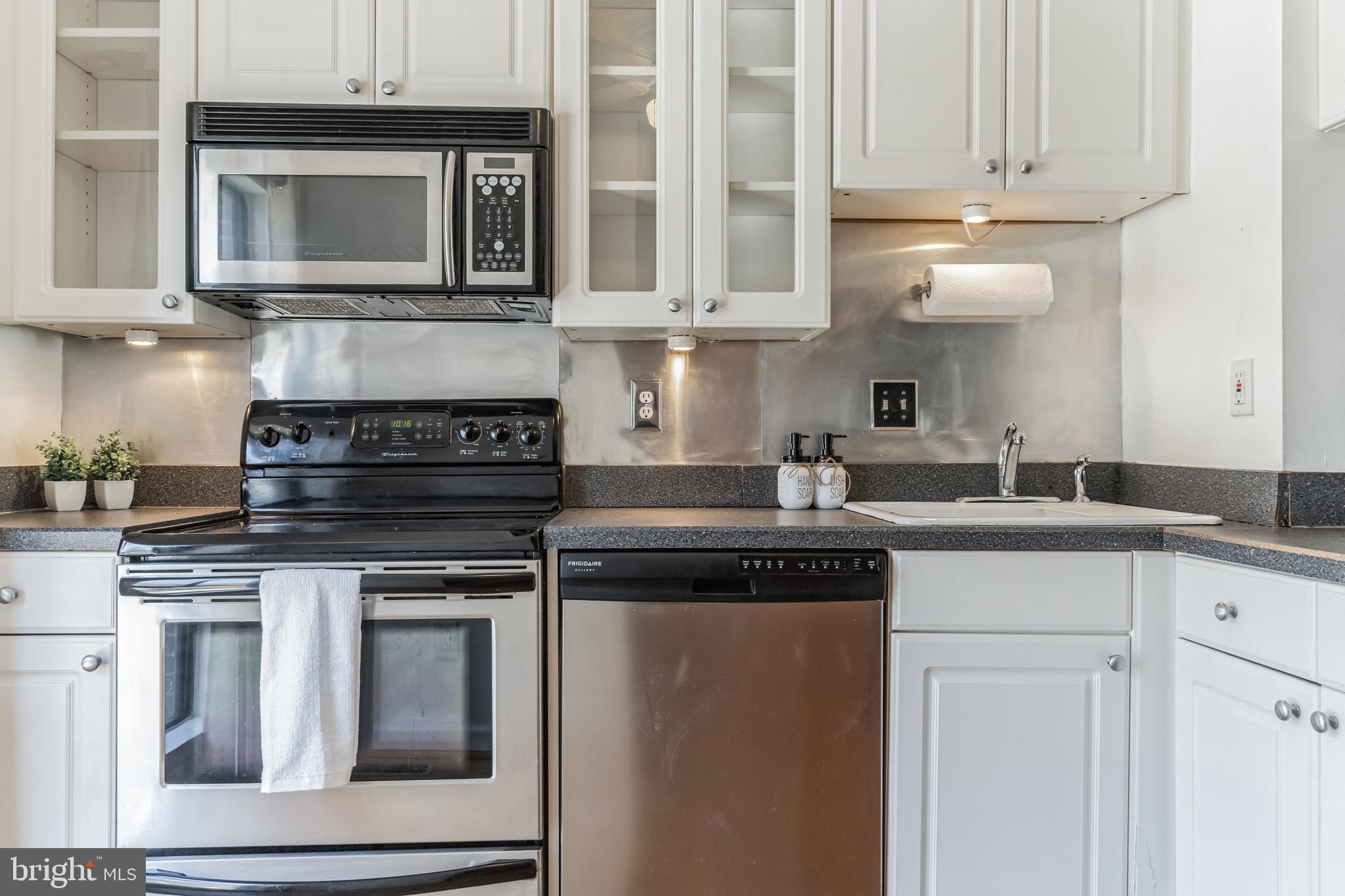11507 Buttonwood Court Reston, VA 20191 - Photo 3 of 32 Stainless steel appliances
