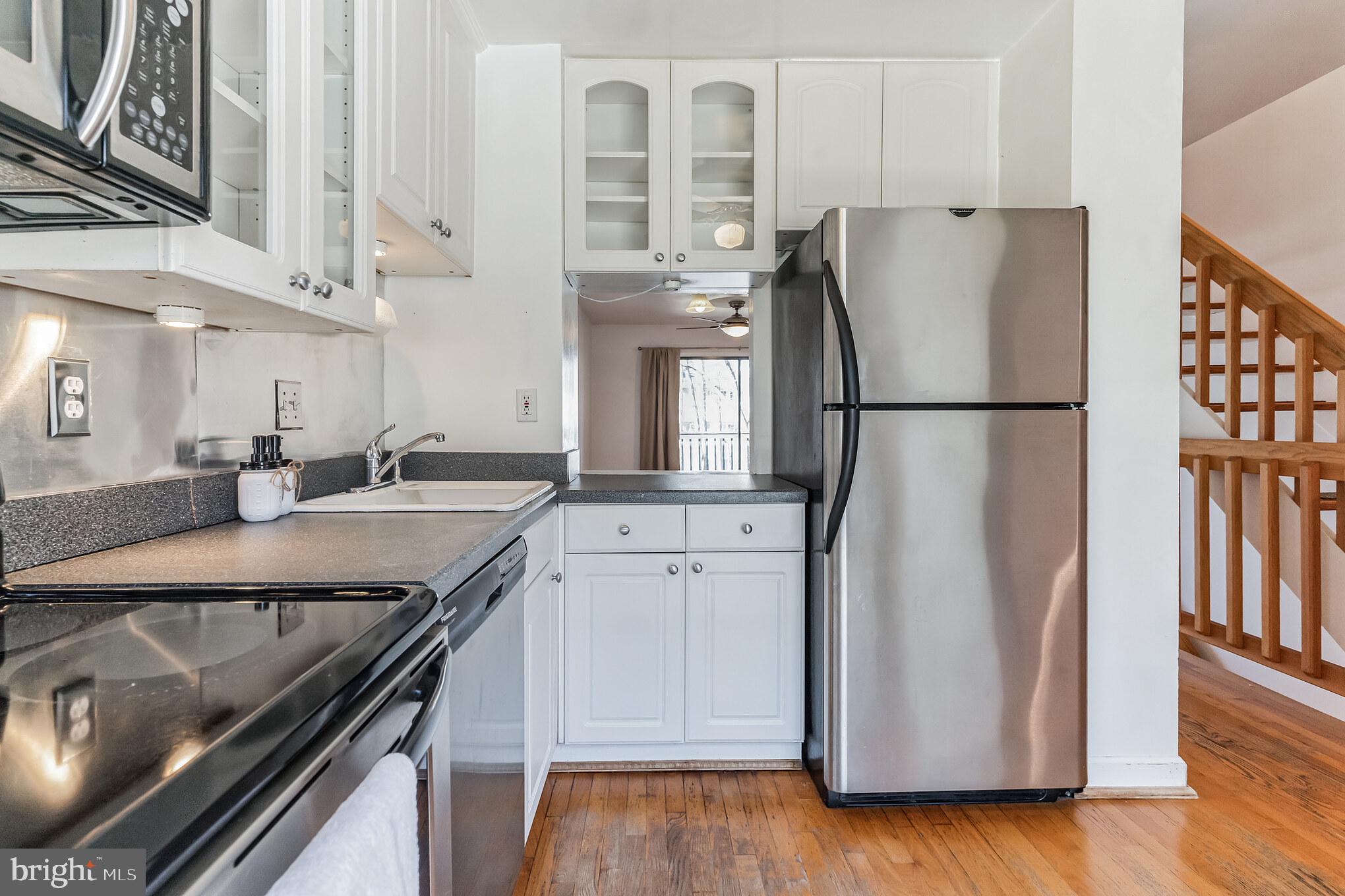 11507 Buttonwood Court Reston, VA 20191 - Photo 4 of 32 White cabinets