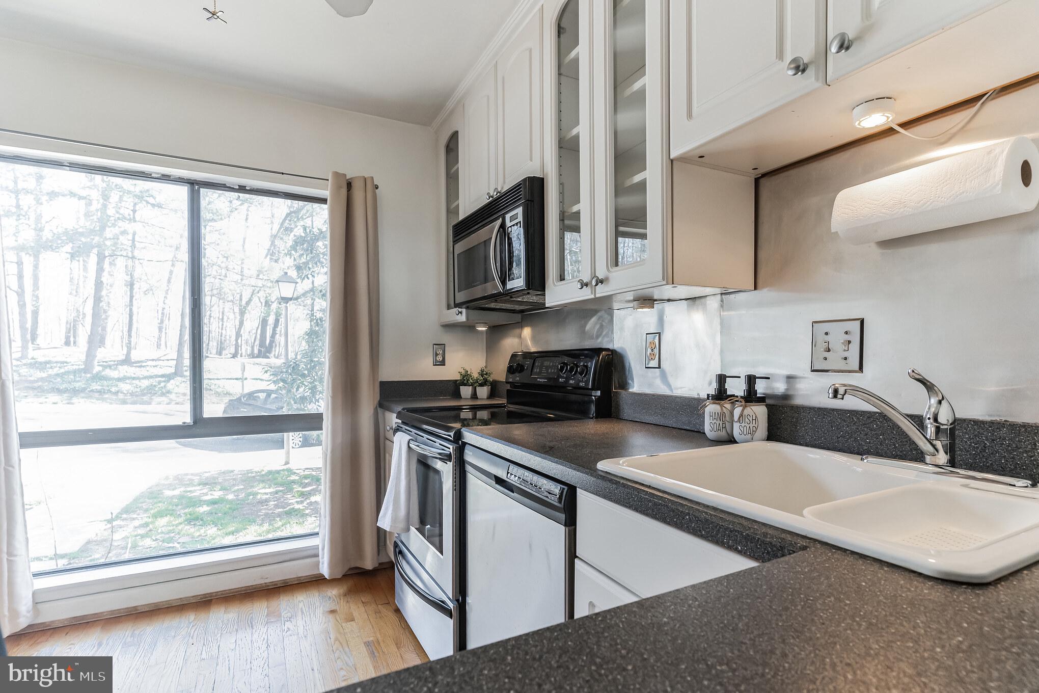 11507 Buttonwood Court Reston, VA 20191 - Photo 5 of 32 Gallery Image 5