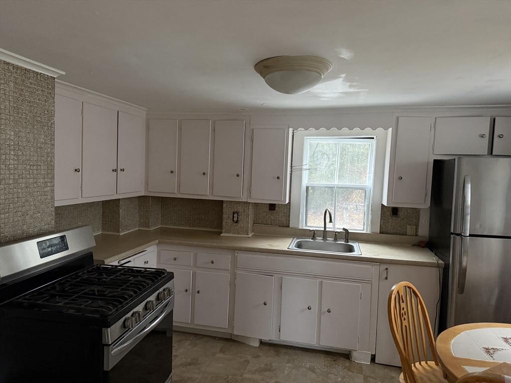 181 St Mary Street Needham, MA 02494 - Photo 4 of 10