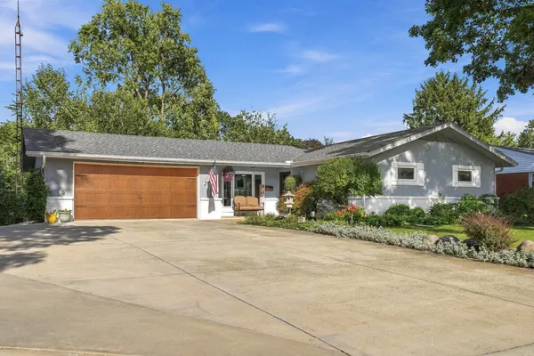 $269,900 | 208 Mecherle Drive, Bloomington, IL 61701