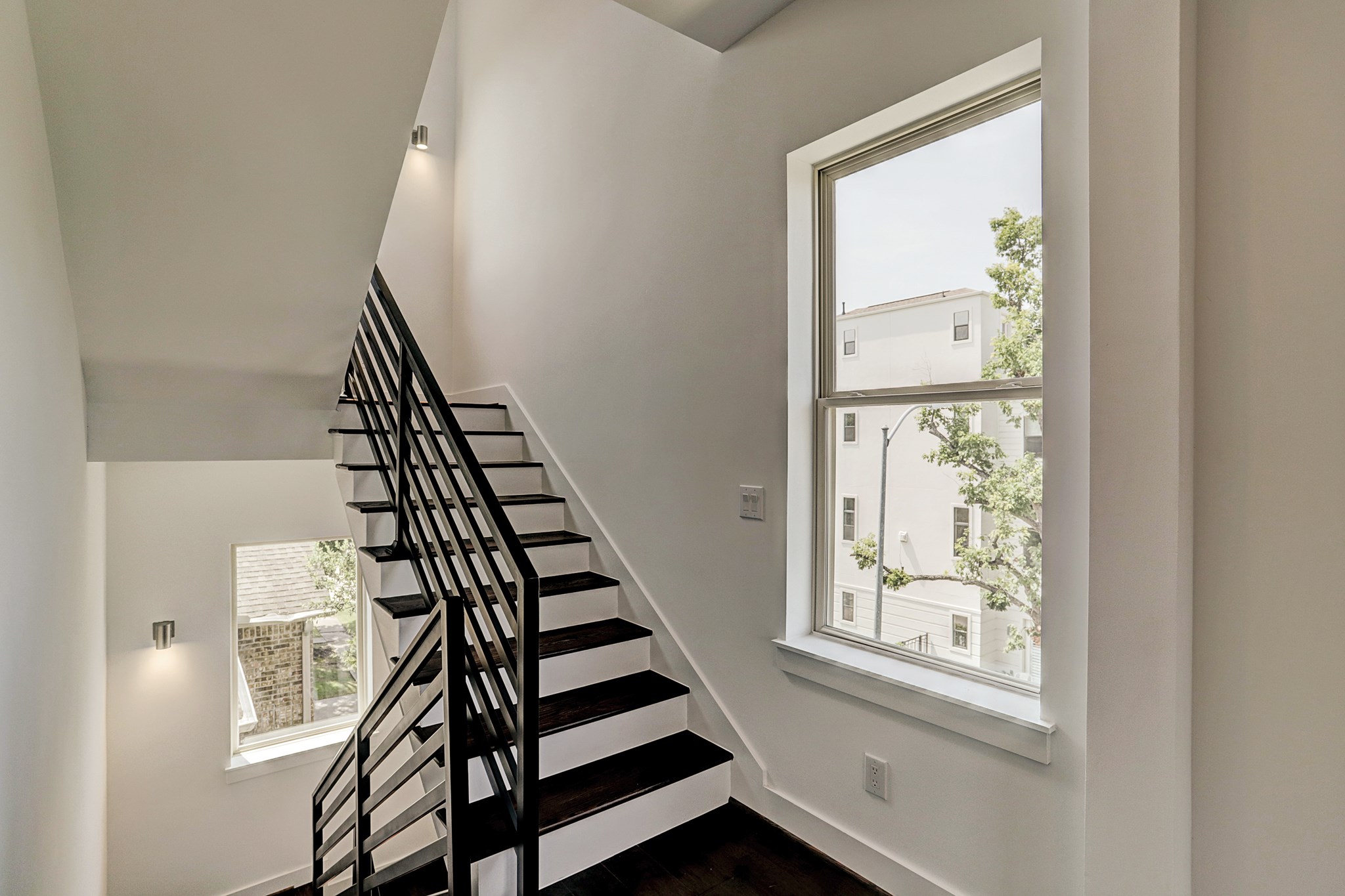 1402 Eberhard Street Houston, TX 77019 - Photo 31 of 50 image of a room with wooden floor and windows