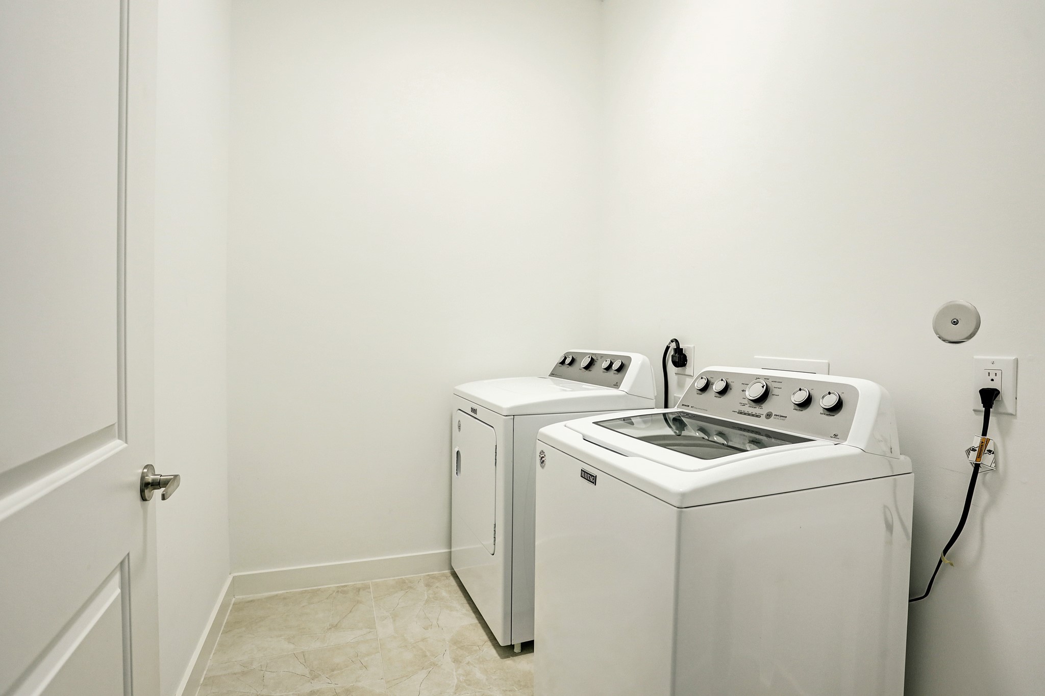 1402 Eberhard Street Houston, TX 77019 - Photo 40 of 50 a utility room with dryer and washer
