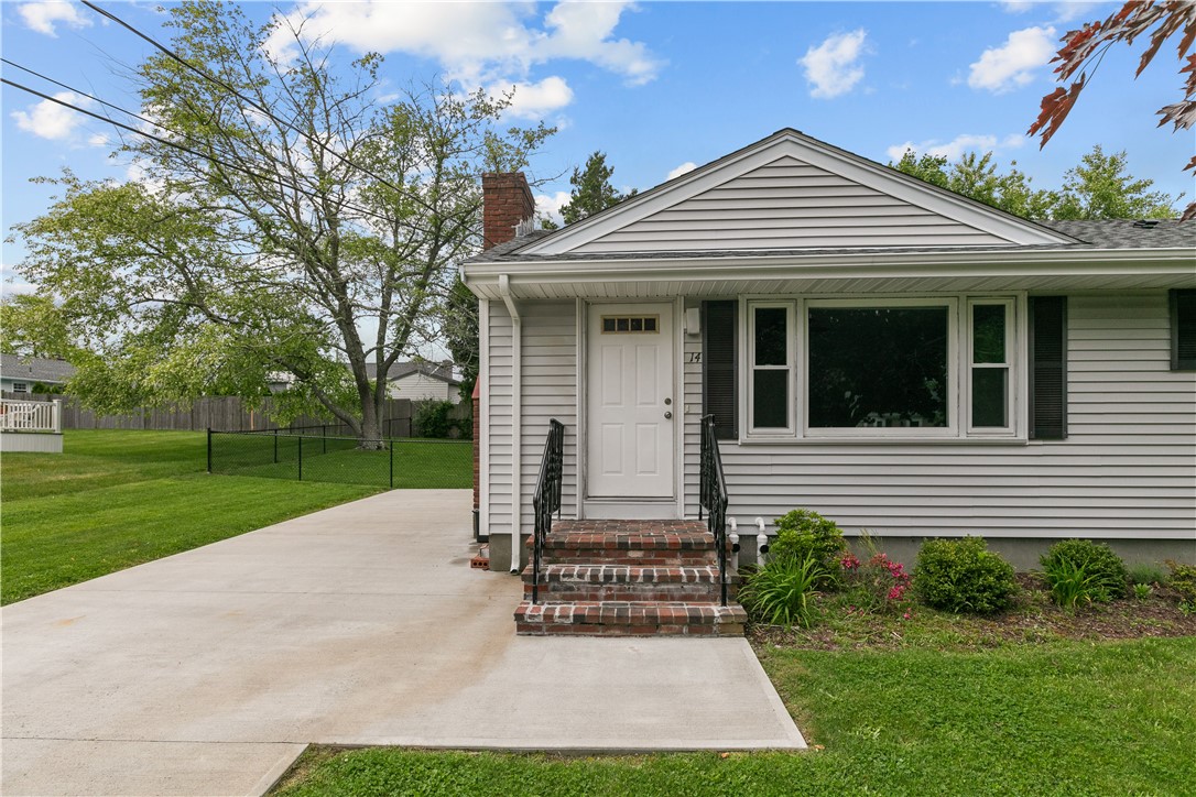 14 Wilson Road Middletown, RI 02842 - Photo 2 of 40
