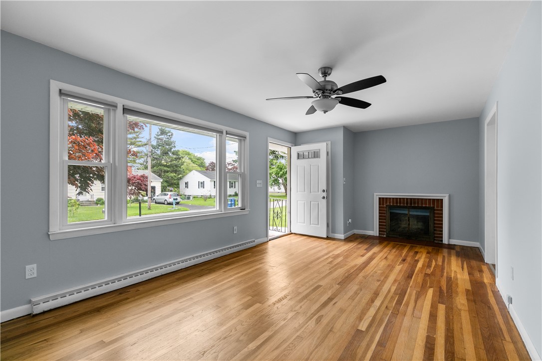 14 Wilson Road Middletown, RI 02842 - Photo 4 of 40