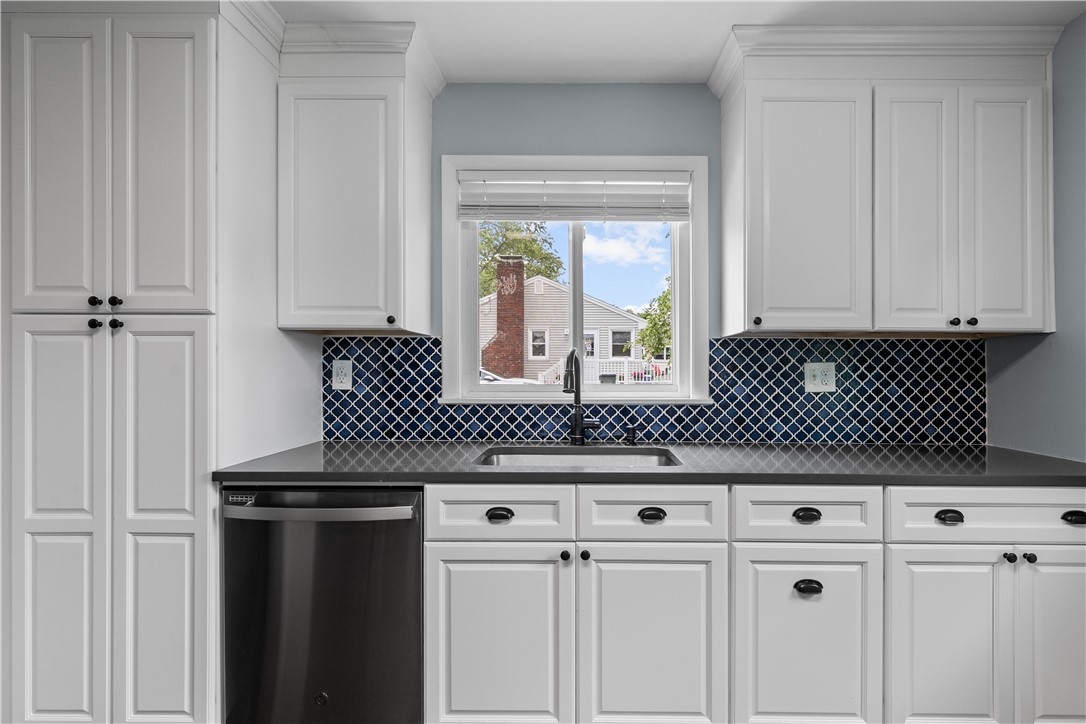 14 Wilson Road Middletown, RI 02842 - Photo 9 of 40