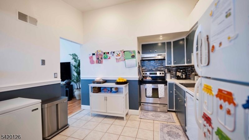 2 Crossway Clinton, NJ 08809 - Photo 11 of 23