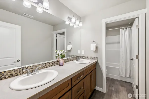 $699,950 | 16823 124th Ave Court East, Puyallup, WA 98374