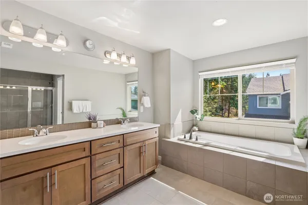 $699,950 | 16823 124th Ave Court East, Puyallup, WA 98374