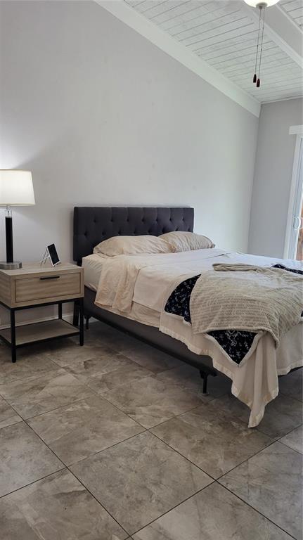 500 North Jefferson Avenue, Unit E5 Sarasota, FL 34237 - Photo 13 of 22 a bedroom with bed and window