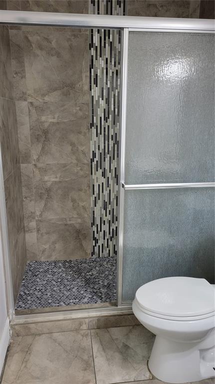 500 North Jefferson Avenue, Unit E5 Sarasota, FL 34237 - Photo 16 of 22 a bathroom with a toilet and a shower