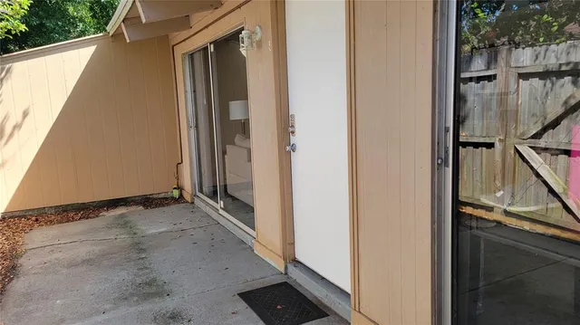 a view of a house with backyard