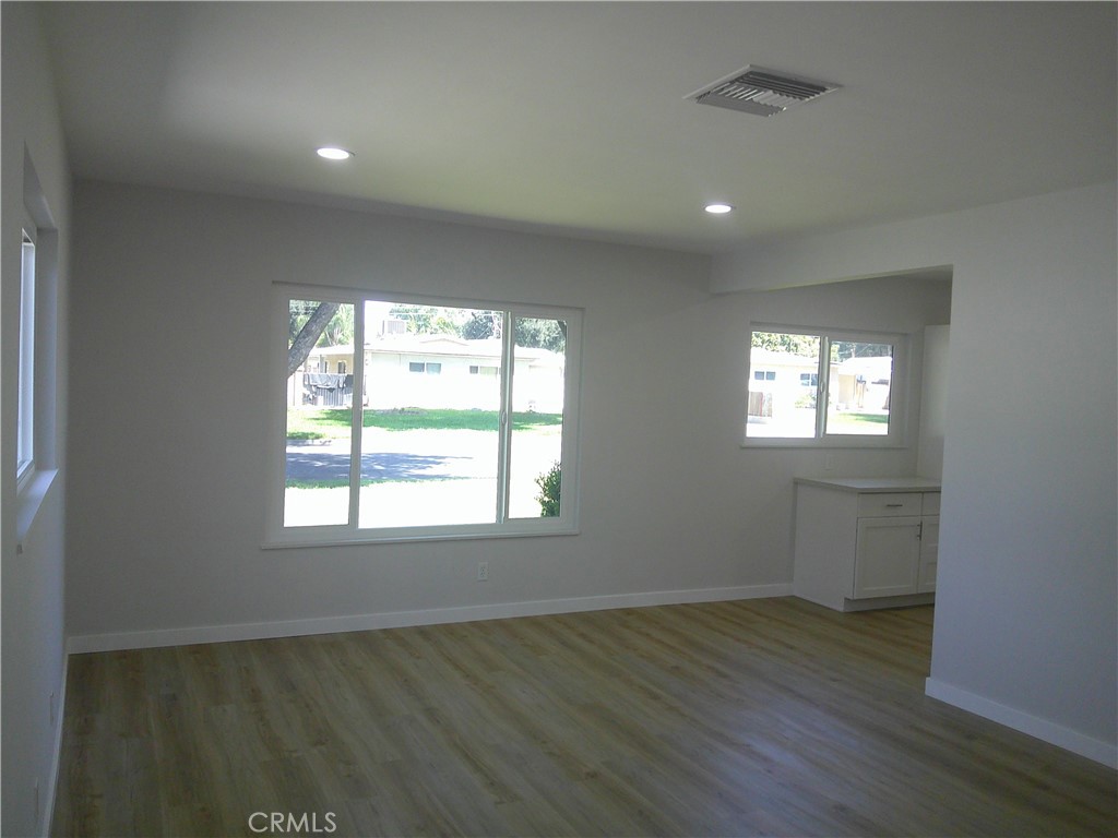 3170 Ronald Street Riverside, CA 92506 - Photo 15 of 40 living room