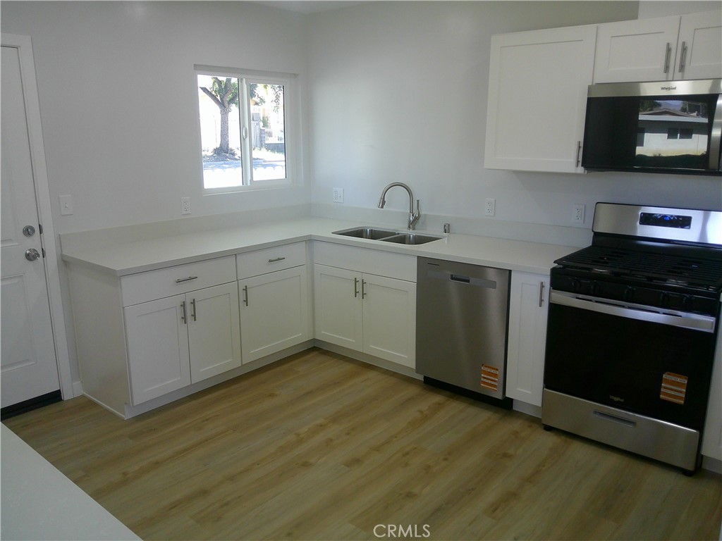 3170 Ronald Street Riverside, CA 92506 - Photo 21 of 40 kitchen