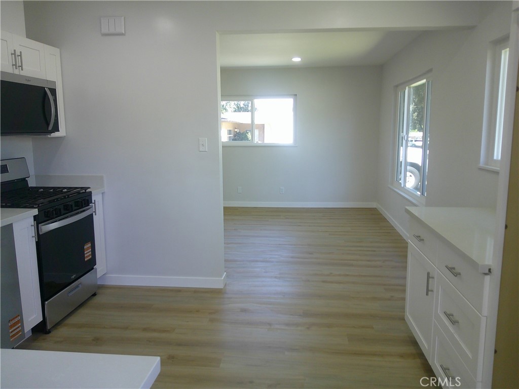 3170 Ronald Street Riverside, CA 92506 - Photo 22 of 40 kitchen
