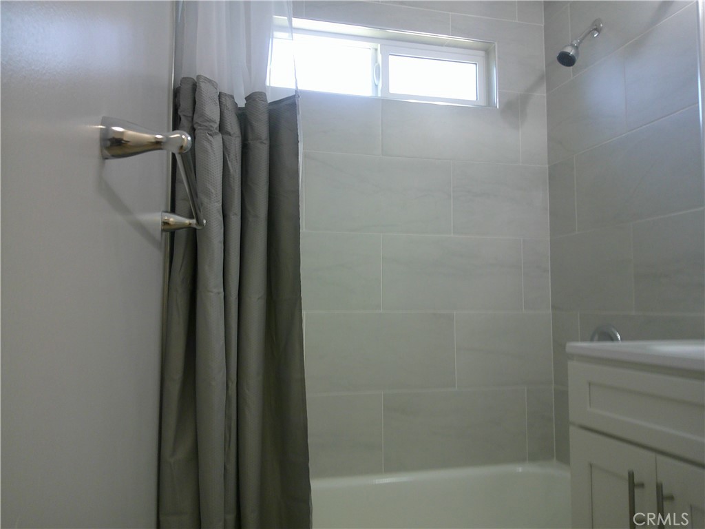 3170 Ronald Street Riverside, CA 92506 - Photo 24 of 40 bahroom
